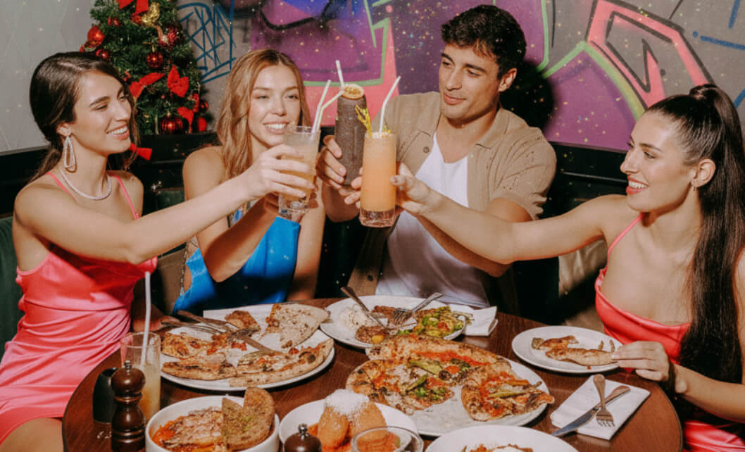 freepik__christmas-eve-dinner-celebration-in-a-trendy-resta__85385.jpeg