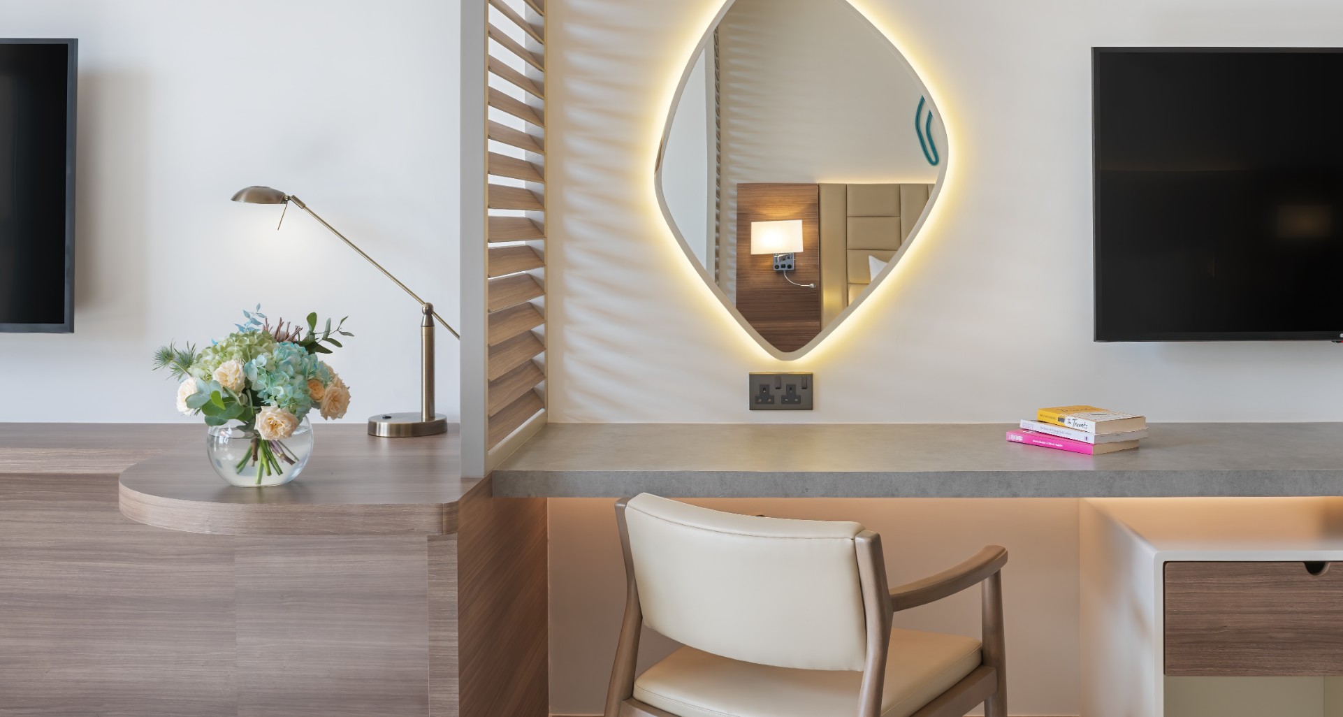 JA Palm Tree Court- Beachfront Terrace Junior Suite.5.jpg.jpg