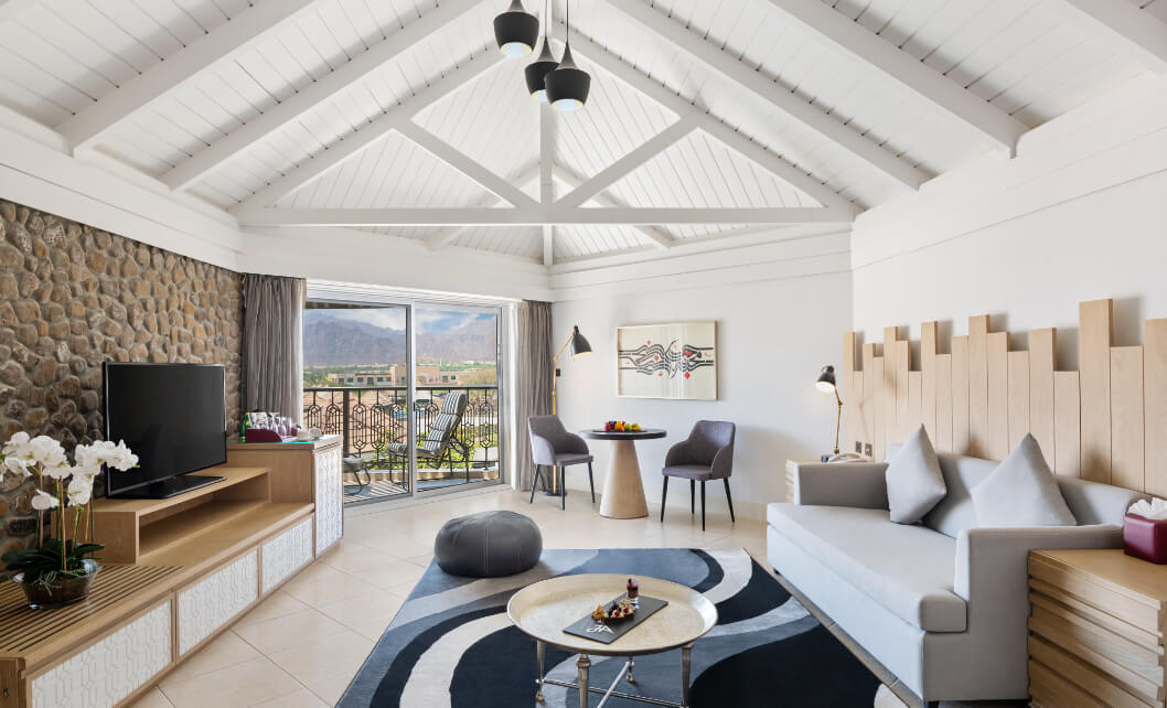 D.Deluxe Mountain View Family Room.jpg