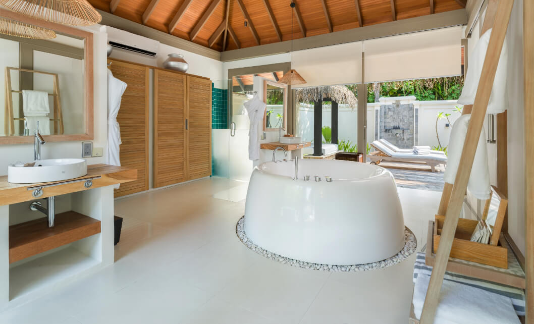 Deluxe Beach Villa with Private Family Pool 02.jpg