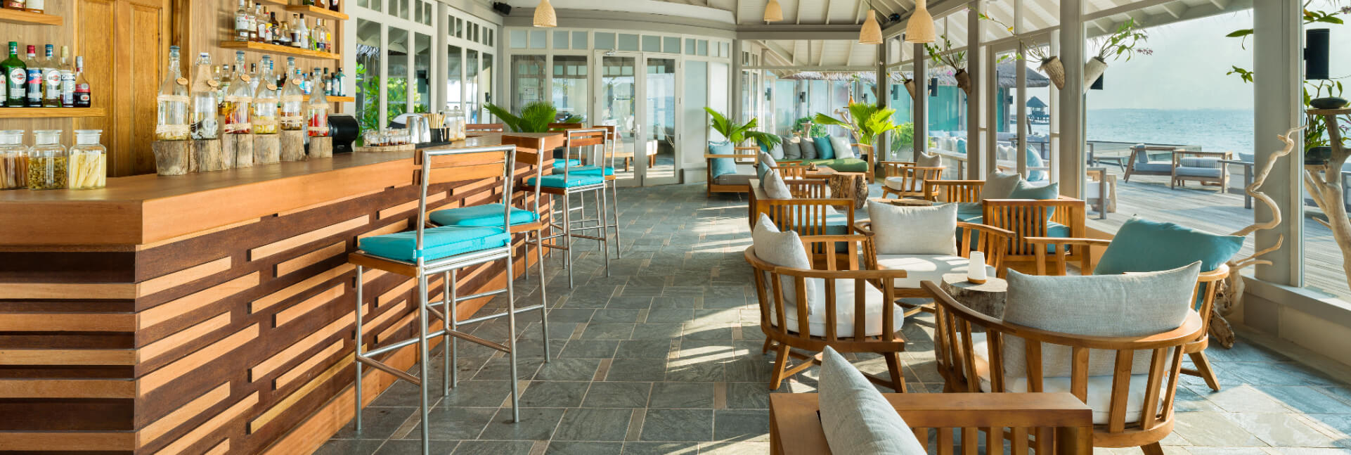 JA_Manafaru_Dining_Veli_Bar_01_2024.jpg