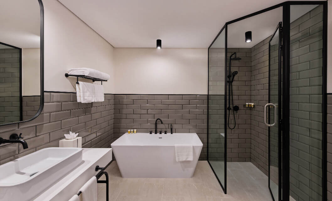 Suite Bathroom with Shower and Tub