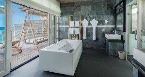 JA_Manafaru_Accomodation_Sunset_Water_Villa_Bathroom_2024.jpg