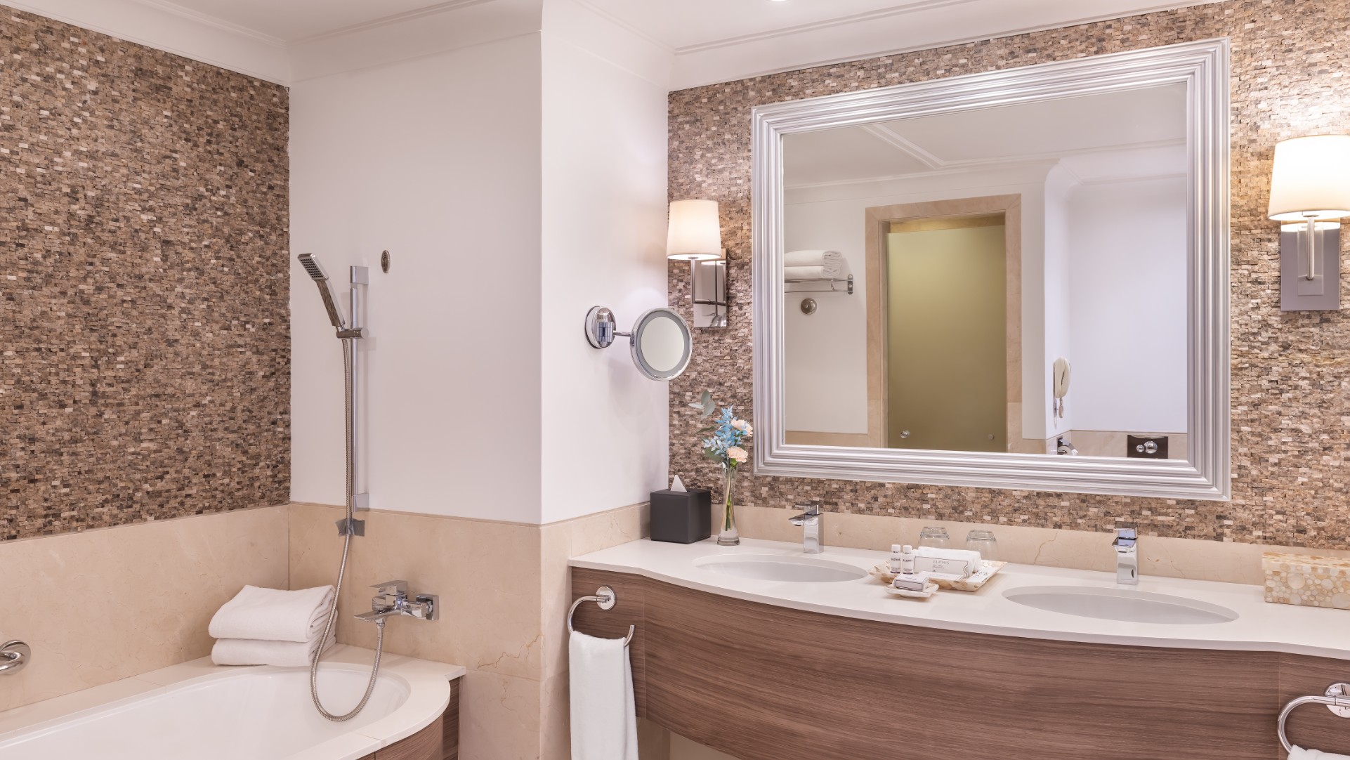 JA Lake View Hotel - Sea View Junior Suite.3.jpg.jpg