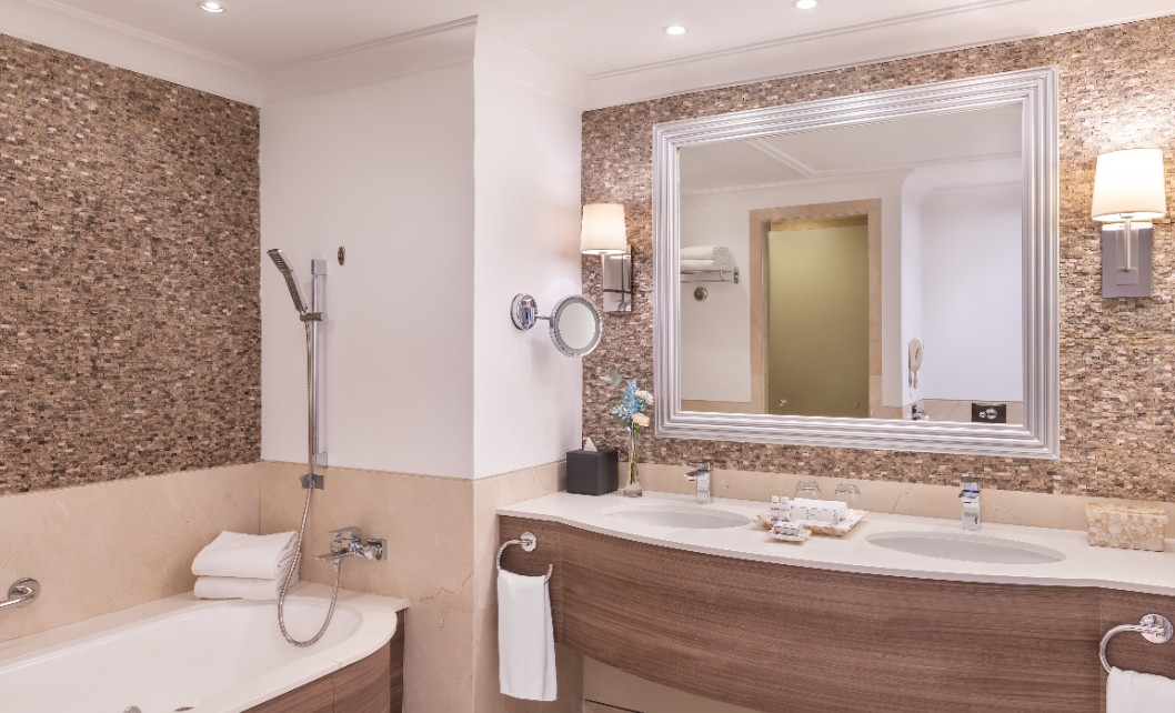 JA Palm Tree Court- Beachfront Terrace Junior Suite.3.jpg.jpg