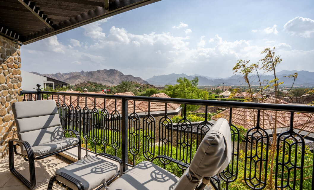 C.Deluxe Mountain View Family Room.jpg