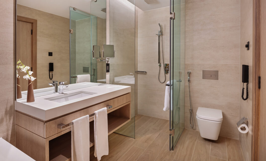 Deluxe Room - King-Twin 4.jpg