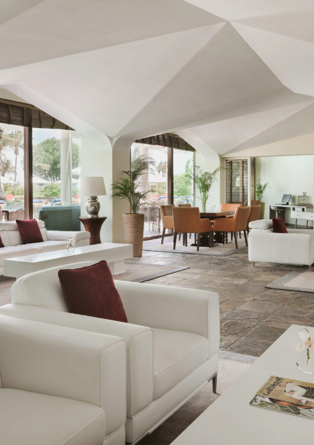 JA Palm Tree Court_Signature Lounge.JPG